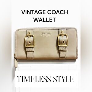 $85 (𝙇𝘼𝙎𝙏 𝘾𝙃𝘼𝙉𝘾𝙀)𝚅𝚃𝙶:Coach Cream Wallet Double Buckle Zip Around